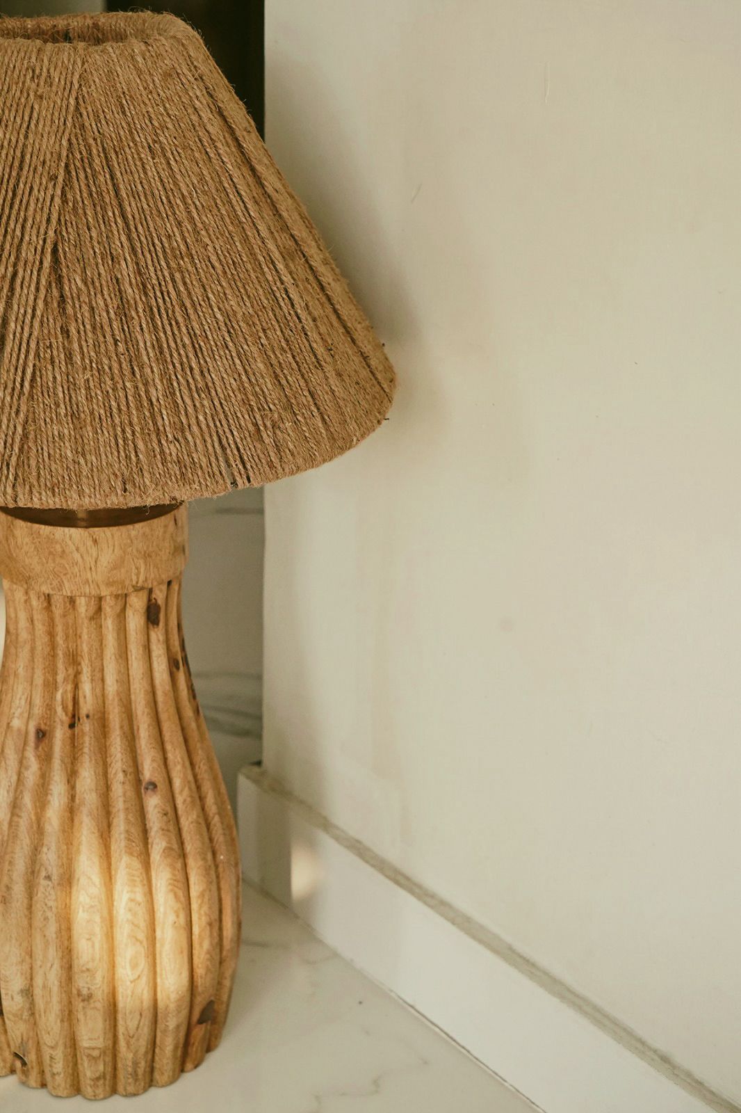 Davi’s Wooden Table Lamp